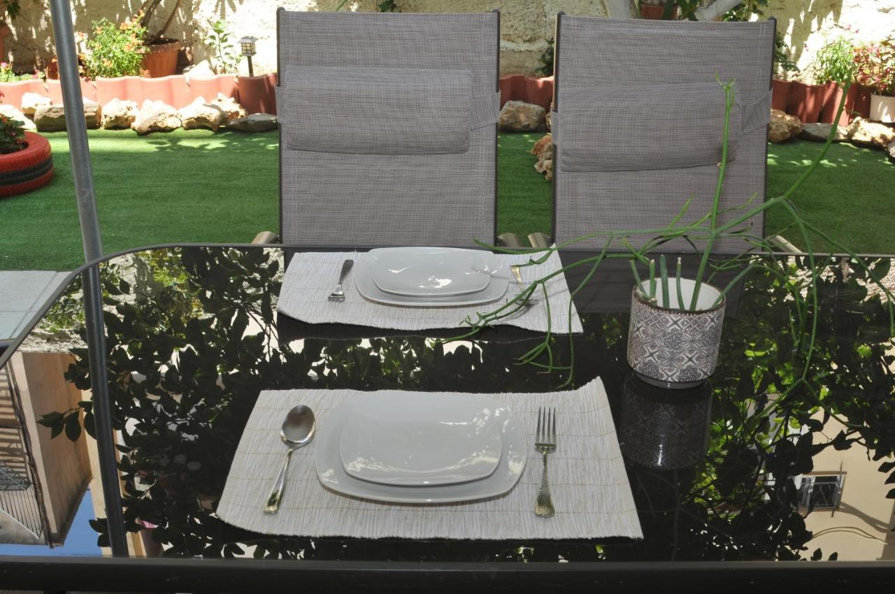 Apartamento Demi'S Garden Near The Metro Of Atenas Exterior foto
