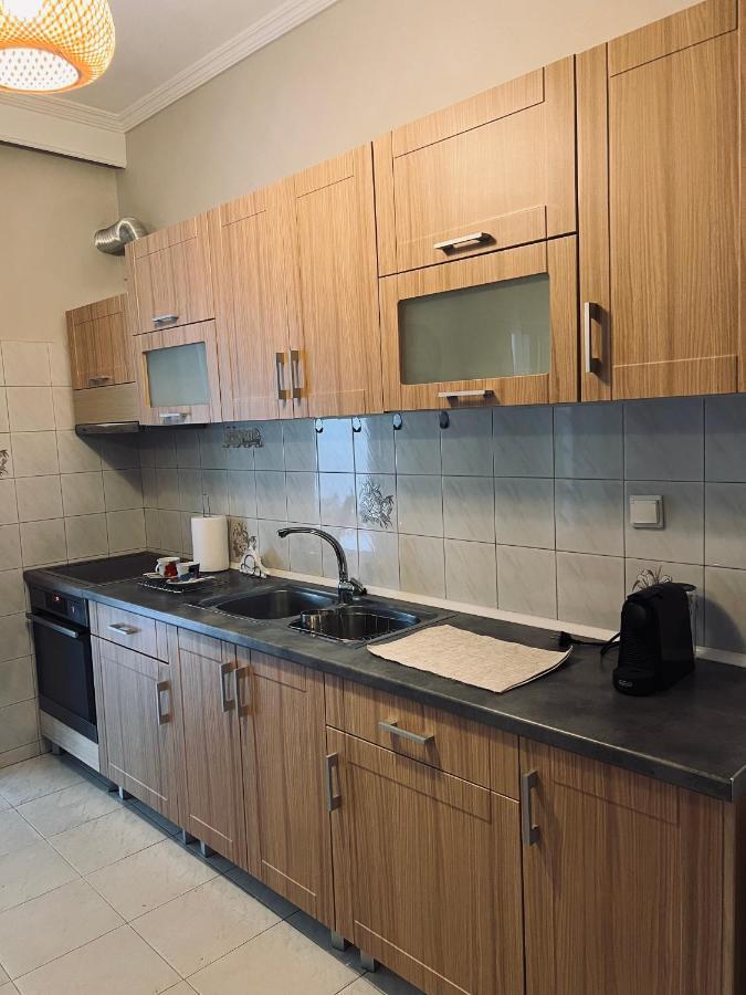 Apartamento Demi'S Garden Near The Metro Of Atenas Exterior foto