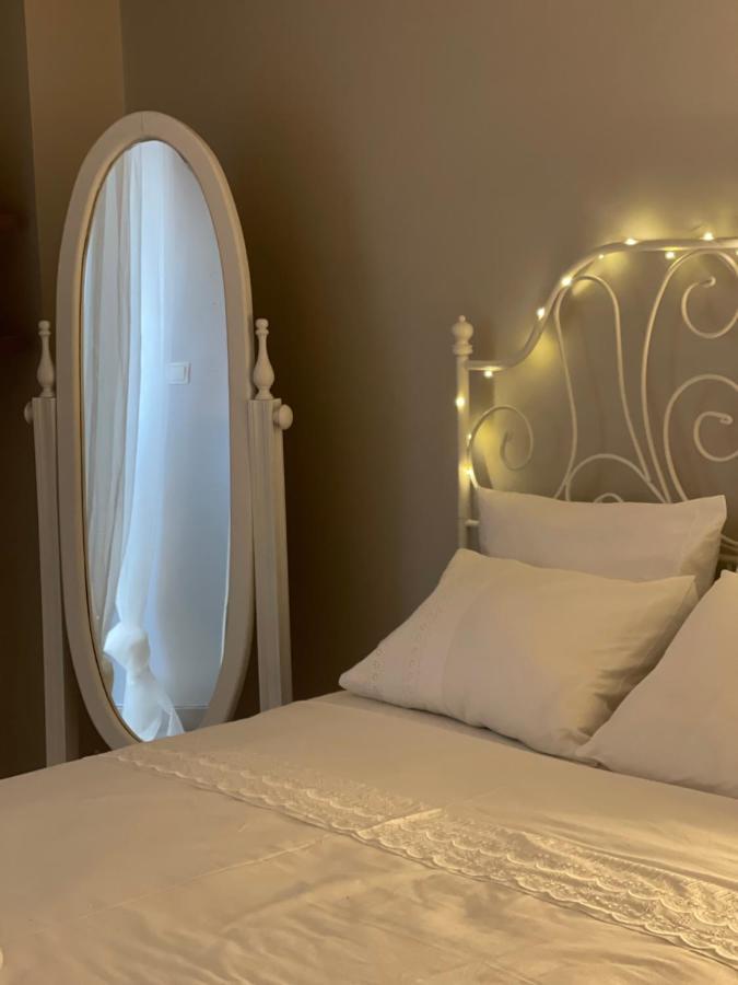 Apartamento Demi'S Garden Near The Metro Of Atenas Exterior foto