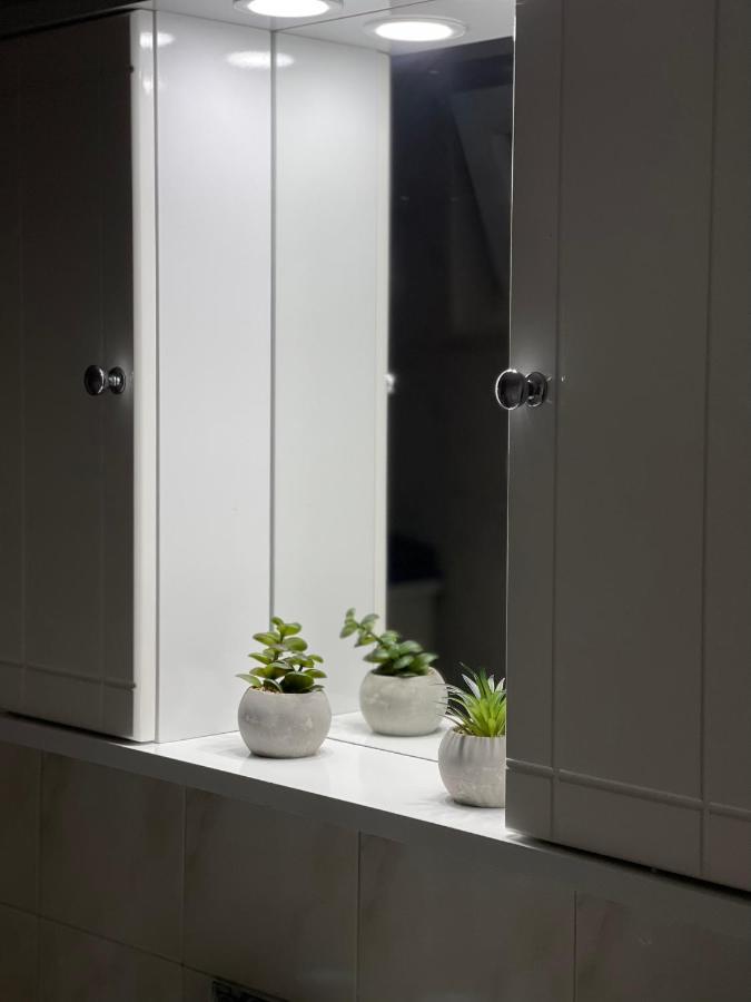 Apartamento Demi'S Garden Near The Metro Of Atenas Exterior foto