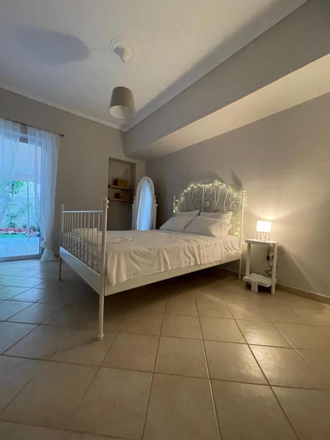 Apartamento Demi'S Garden Near The Metro Of Atenas Exterior foto
